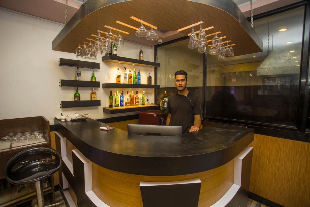 Oyo 104 Hotel Baltic Inn カトマンズ エクステリア 写真
