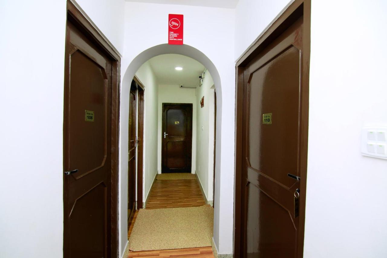 Oyo 104 Hotel Baltic Inn カトマンズ エクステリア 写真