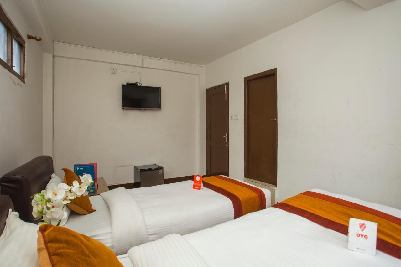 Oyo 104 Hotel Baltic Inn カトマンズ エクステリア 写真
