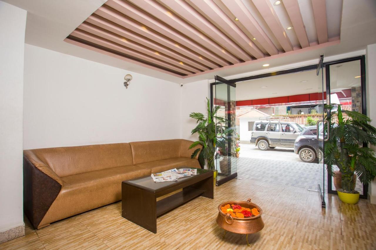 Oyo 104 Hotel Baltic Inn カトマンズ エクステリア 写真